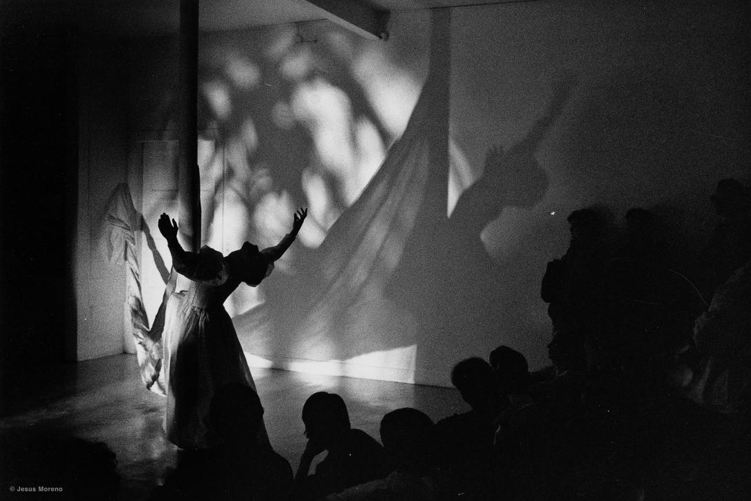 Noemi Lapzeson performance Andata Ritorno © Jesus Moreno