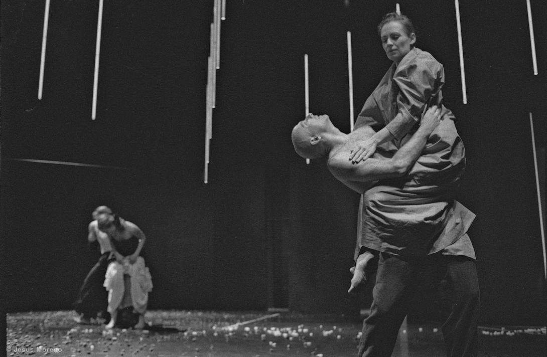 1991. Sequenzas/ Cantus Planus, co-production Vertical Danse – Ensemble Contrechamps. © Jesus Moreno