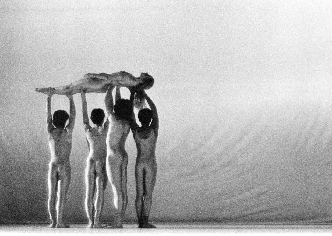 Ballet Junior, fille portée